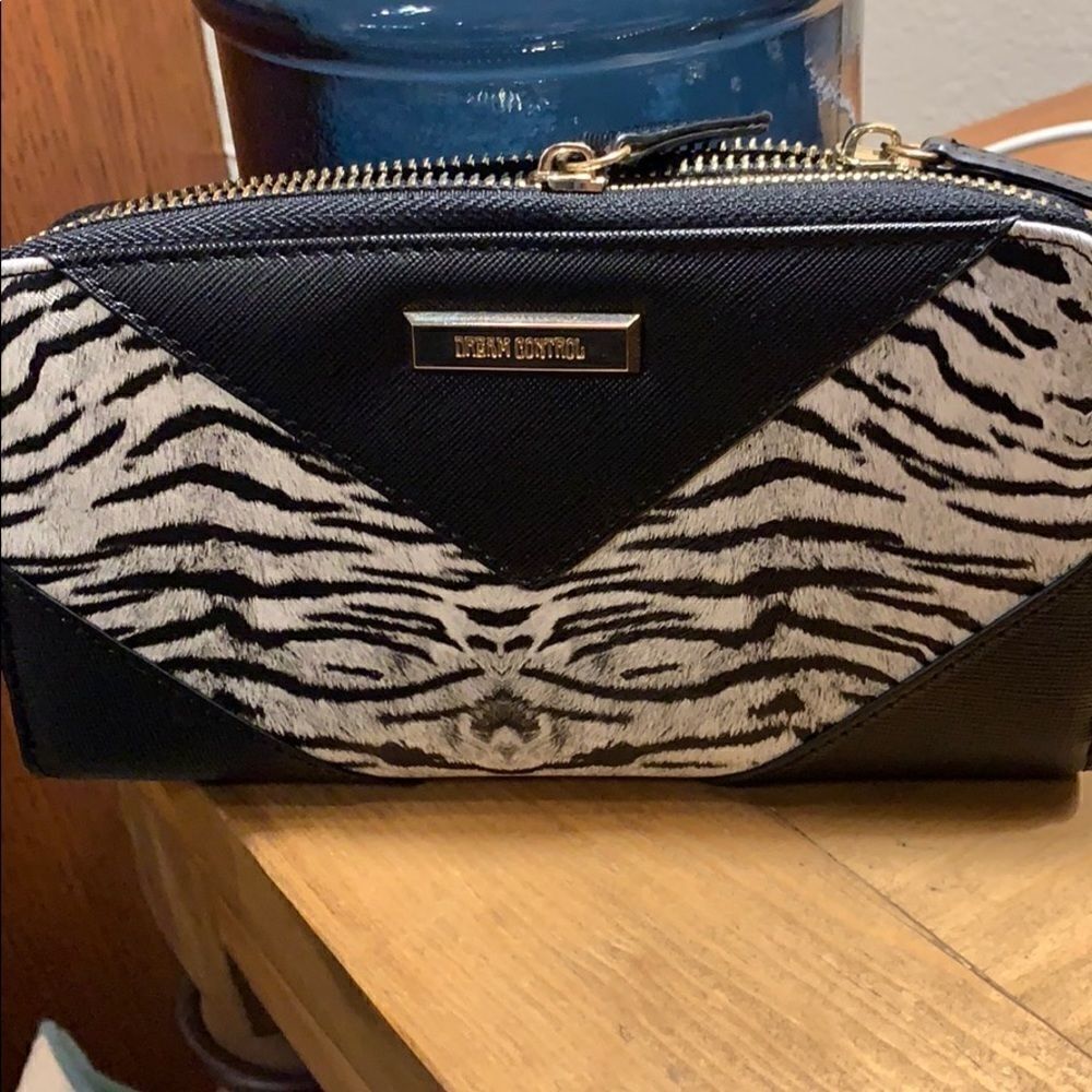 Dream Control animal print wallet NWOT